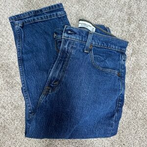 Abercrombie & Fitch 90s straight ultra high rise in 25/0 short.